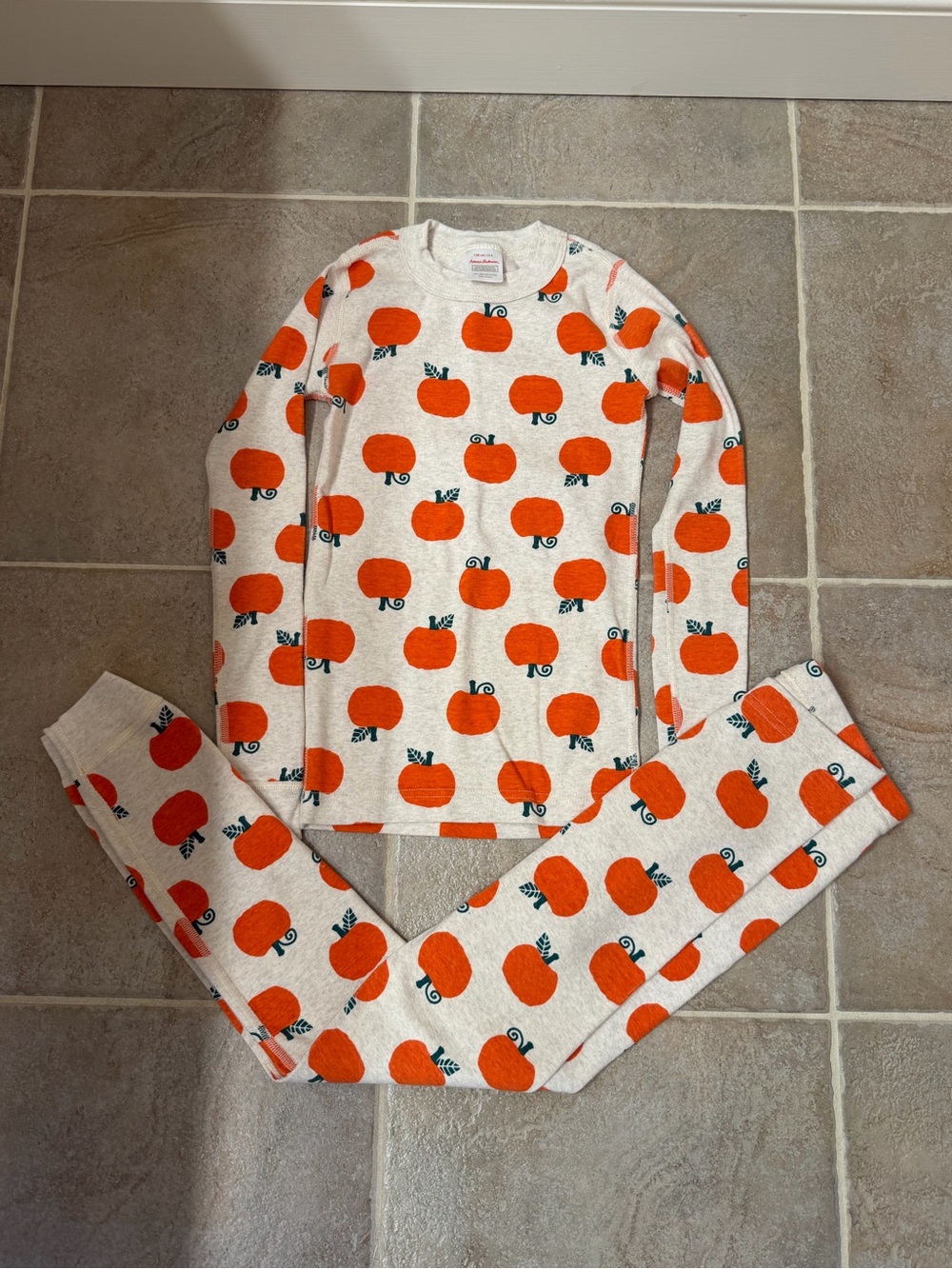 Hanna Andersson Cream Pajama Set with Orange Pumpkin Print